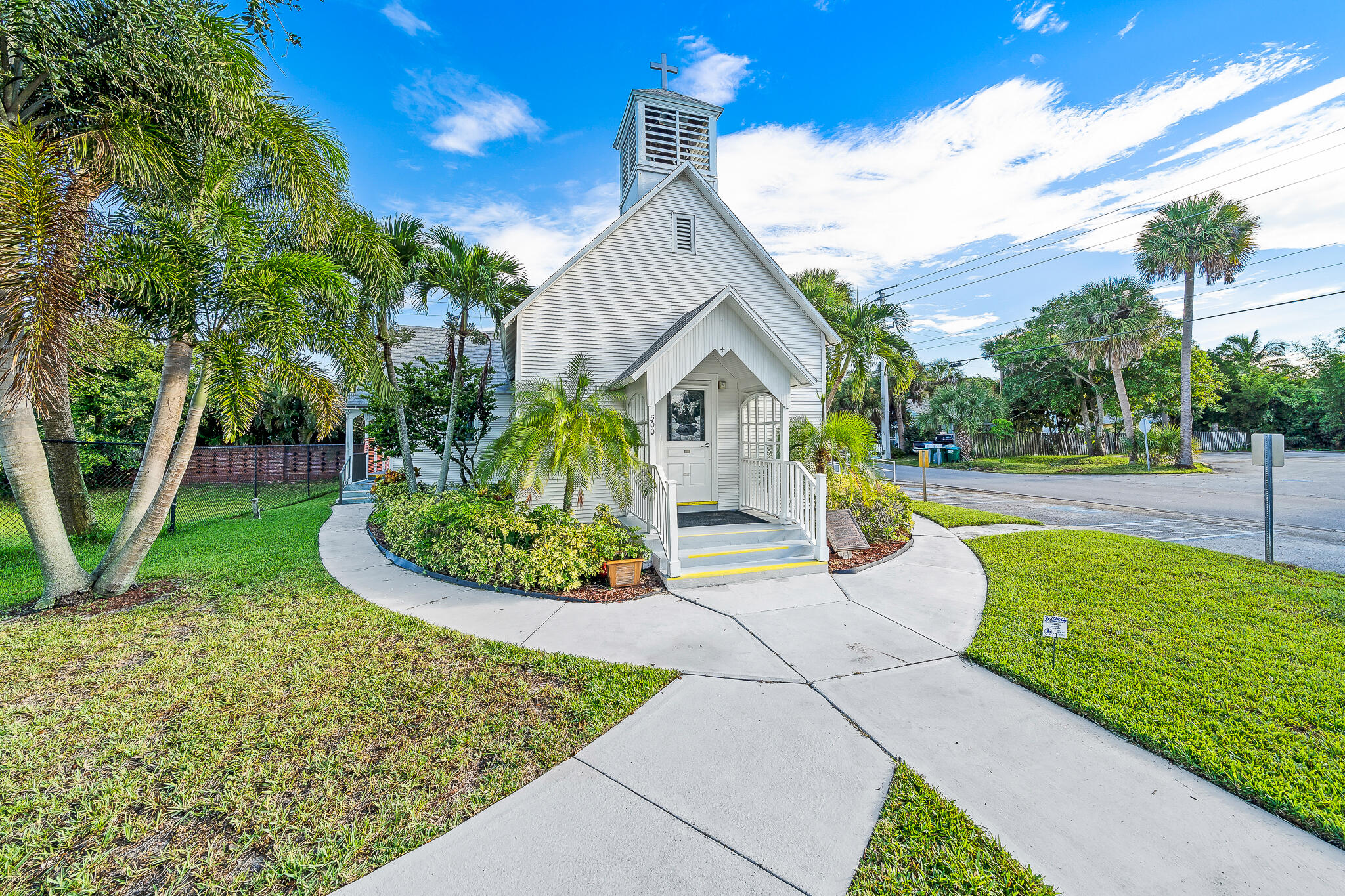 RIVERSIDE DRIVE - Residential