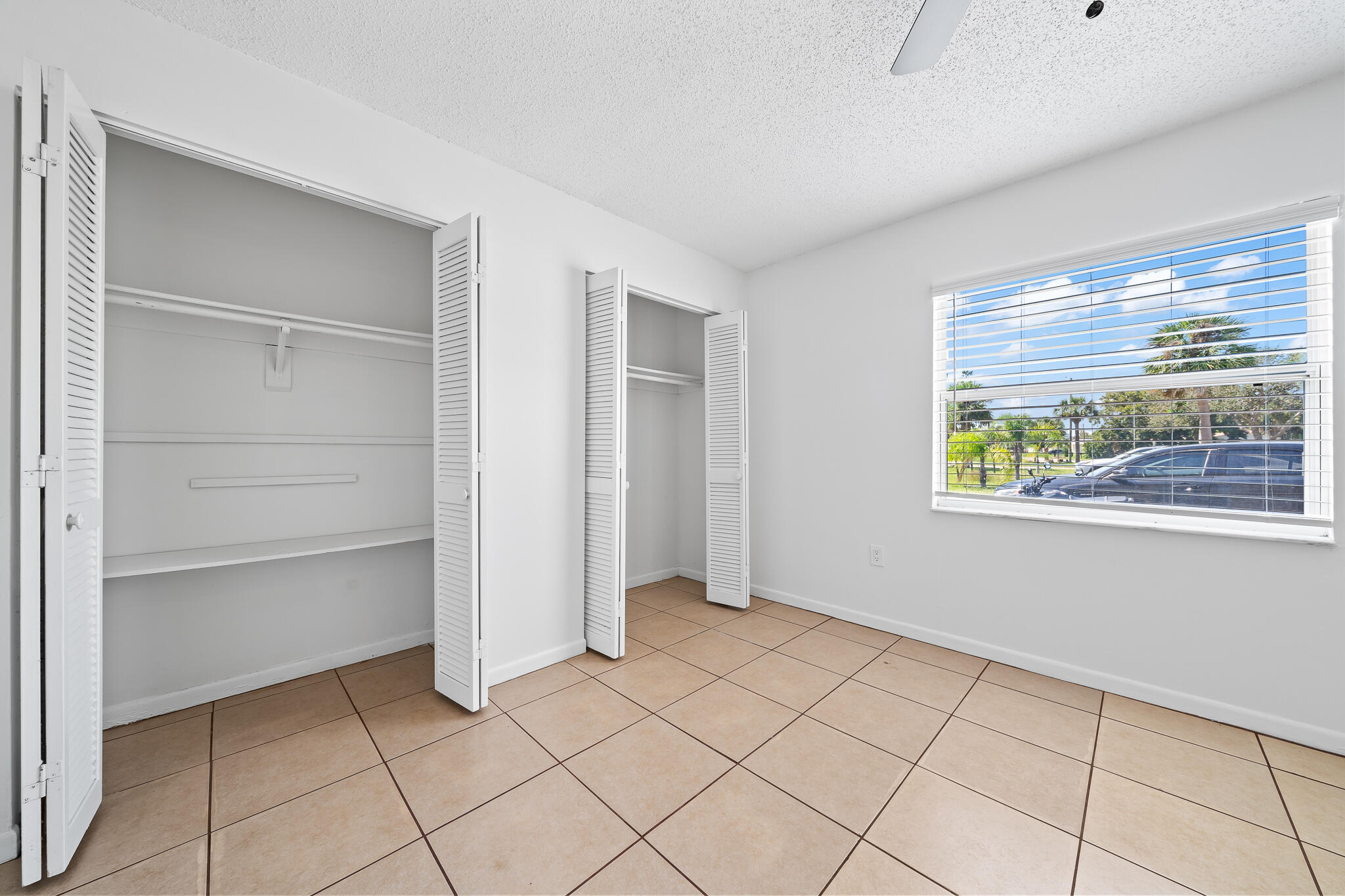 RIVERSIDE DRIVE - Residential