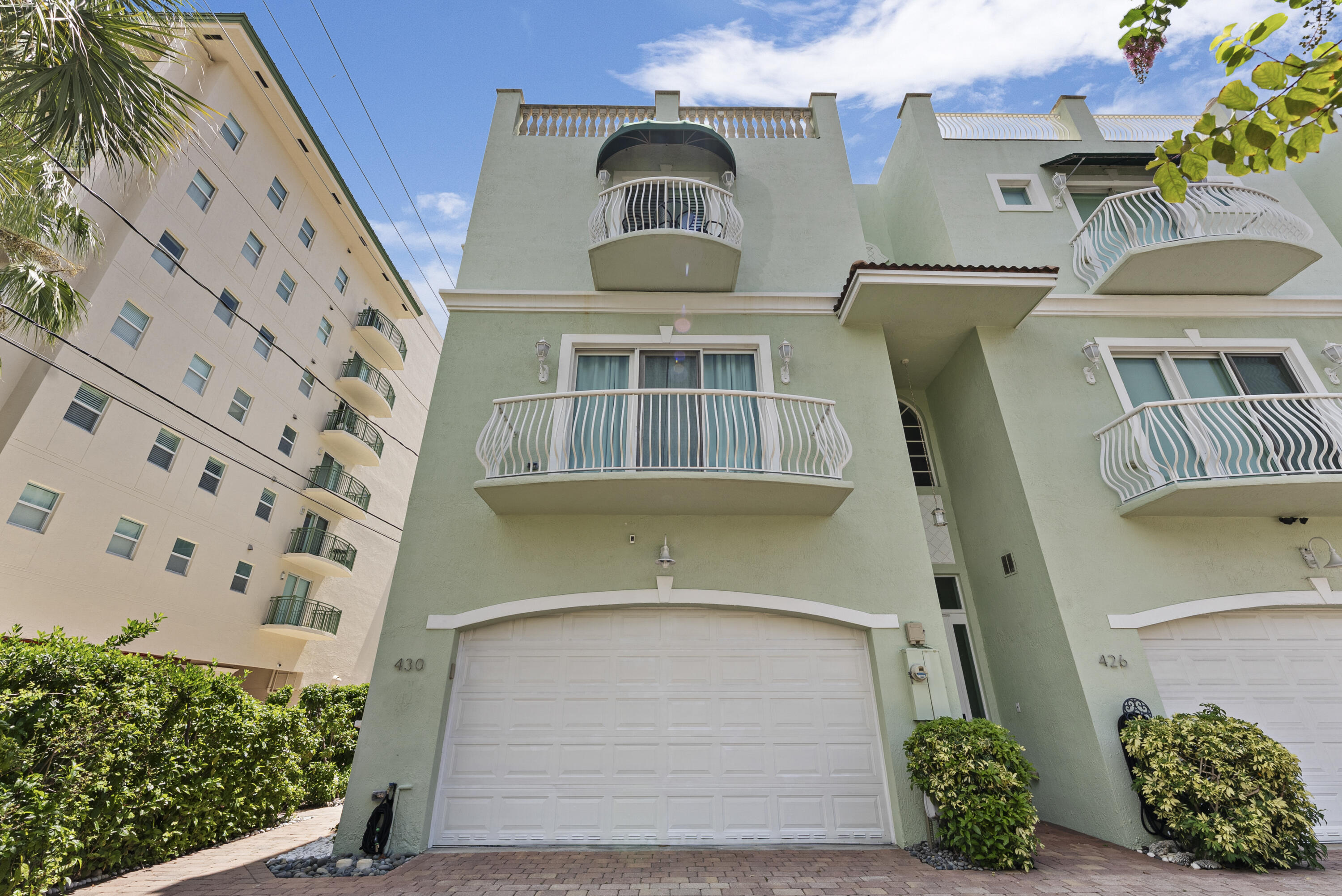 430 SUNSET Drive