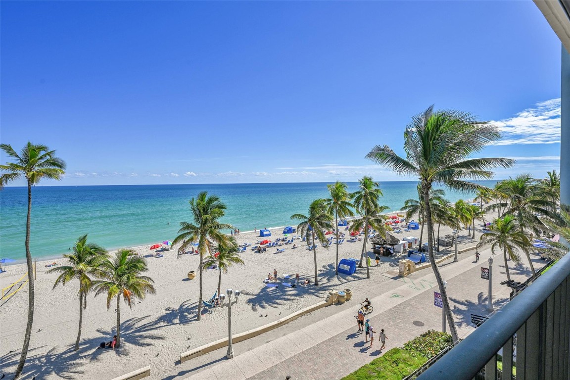 HOLLYWOOD OCEANFRONT - Residential