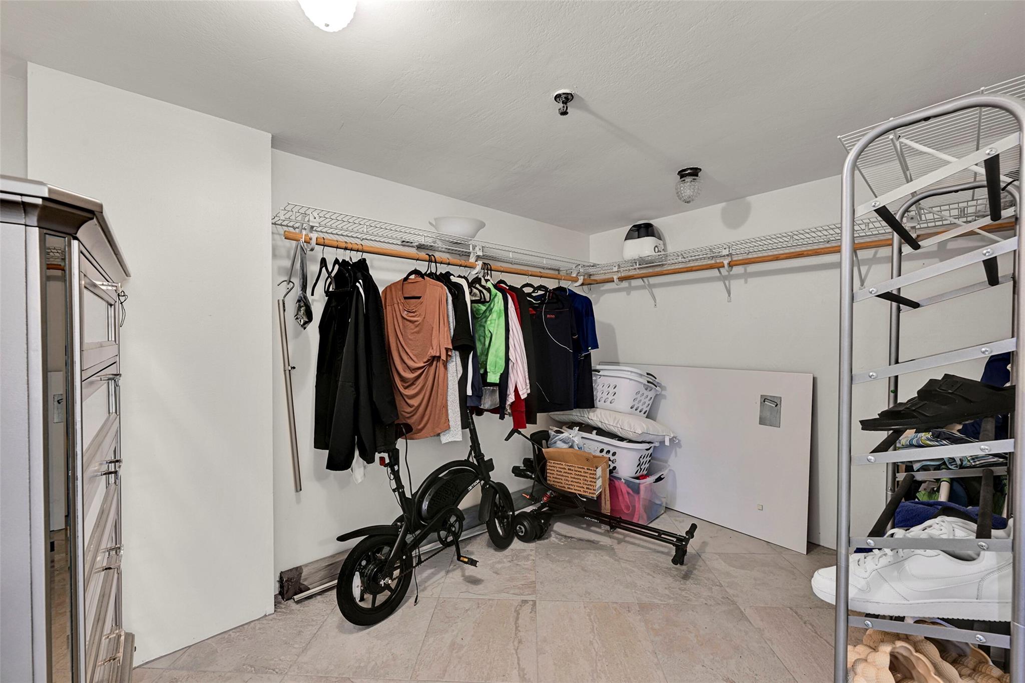 HOLLYWOOD OCEANFRONT - Residential