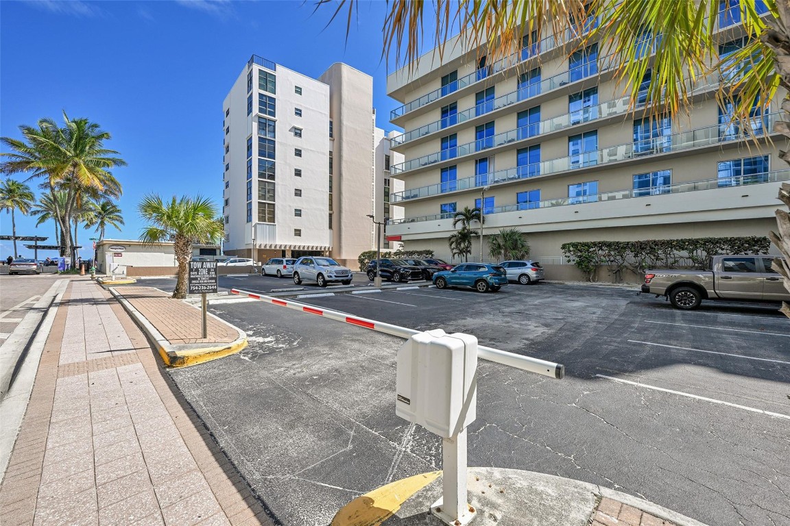 HOLLYWOOD OCEANFRONT - Residential