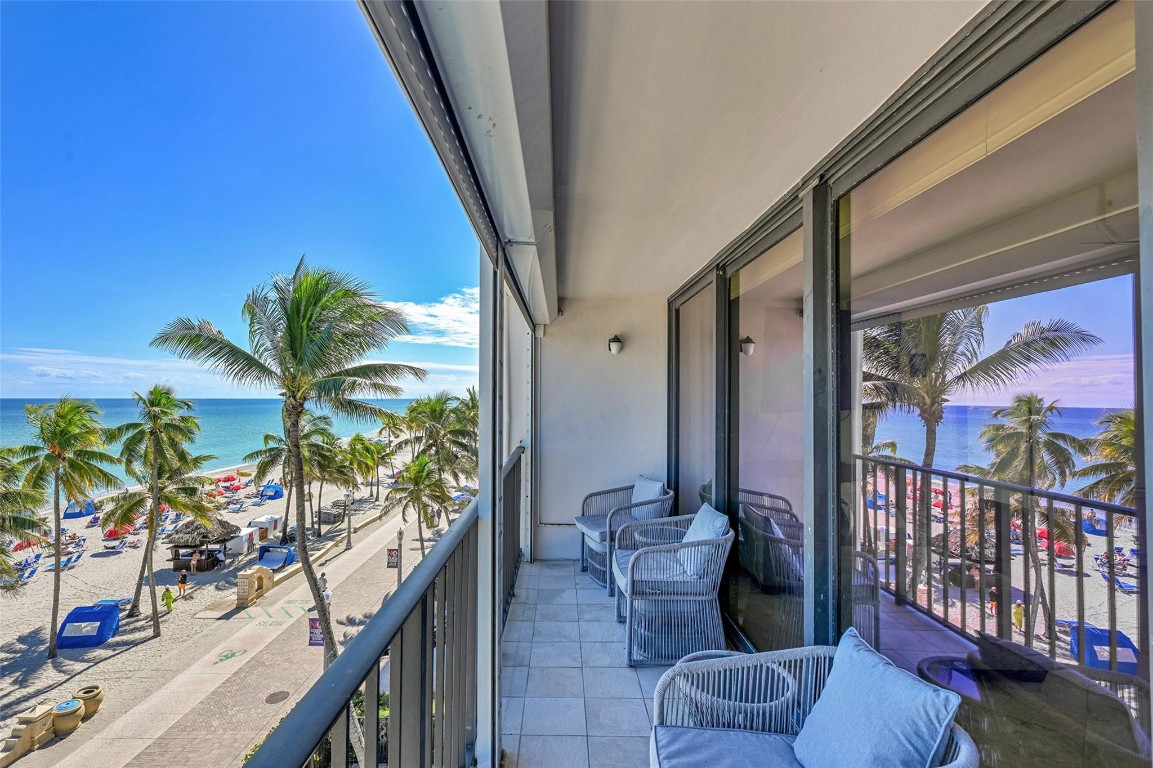 HOLLYWOOD OCEANFRONT - Residential