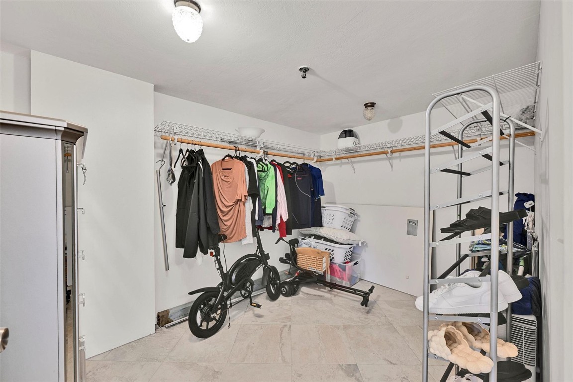 HOLLYWOOD OCEANFRONT - Residential