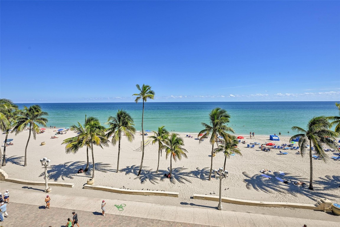 HOLLYWOOD OCEANFRONT - Residential