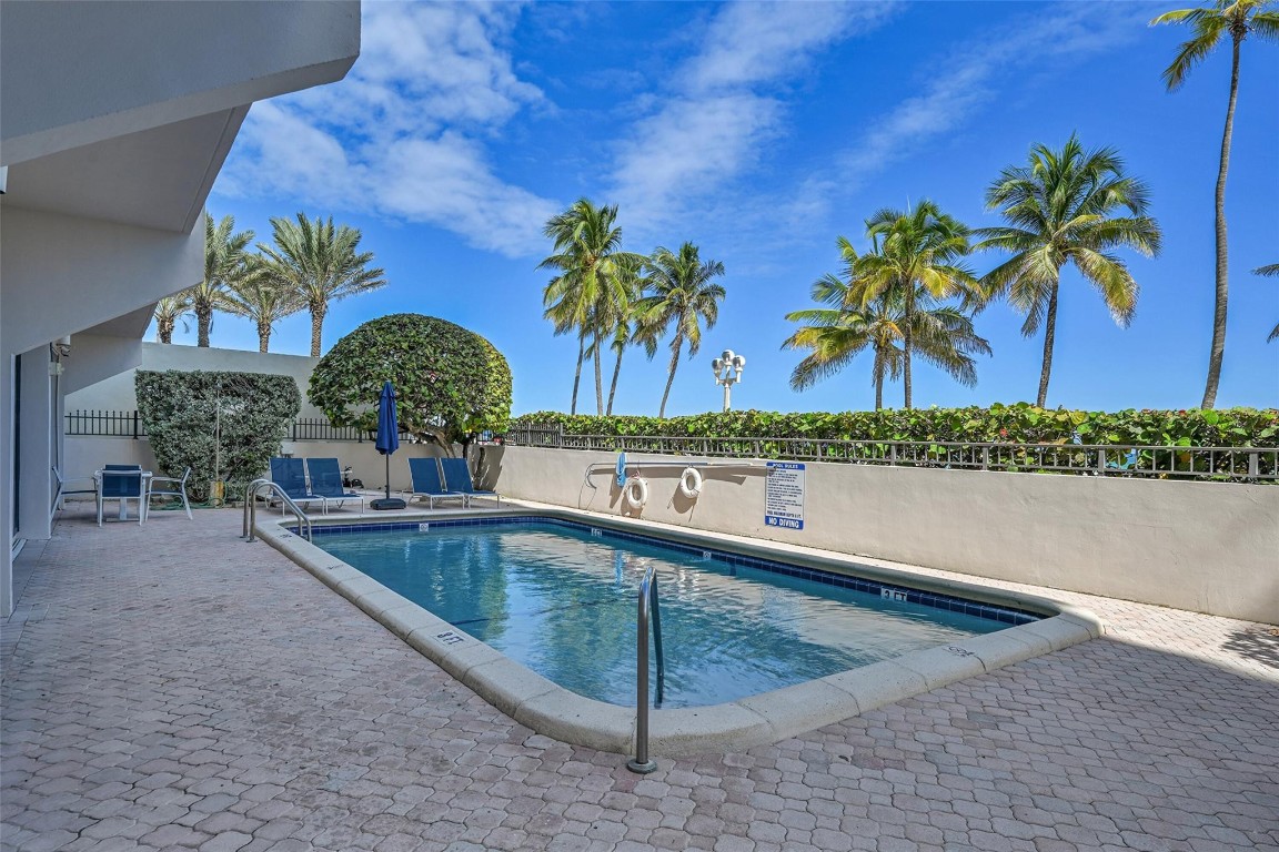 HOLLYWOOD OCEANFRONT - Residential