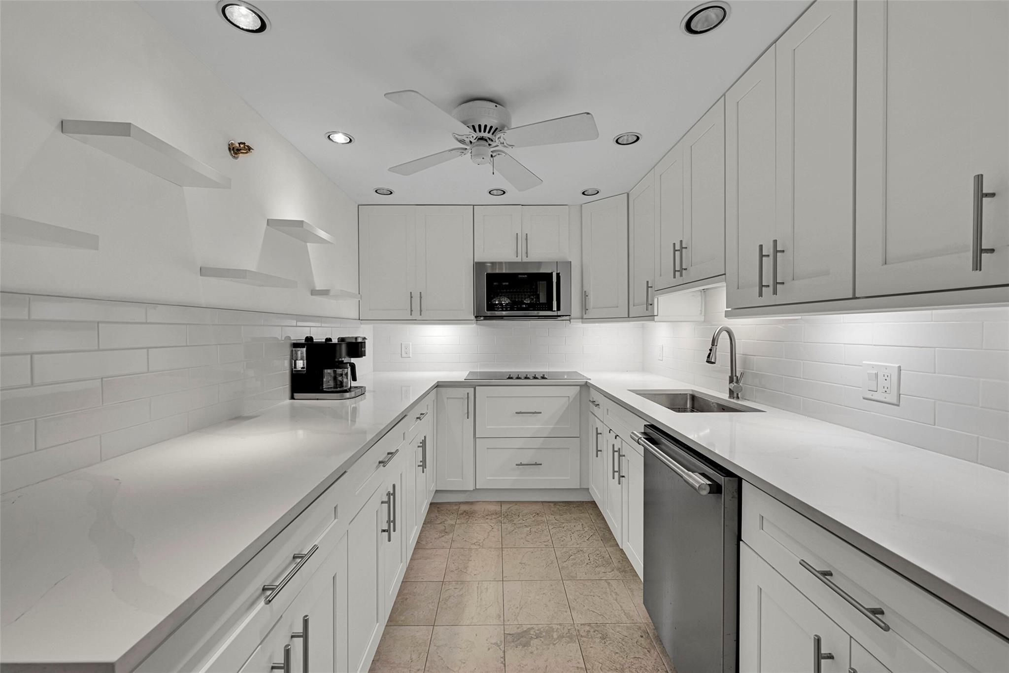 HOLLYWOOD OCEANFRONT - Residential