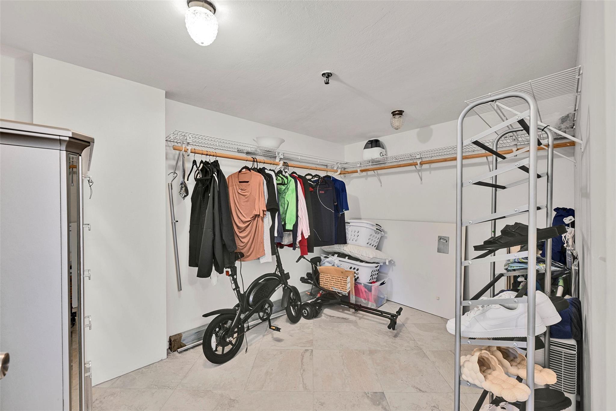 HOLLYWOOD OCEANFRONT - Residential