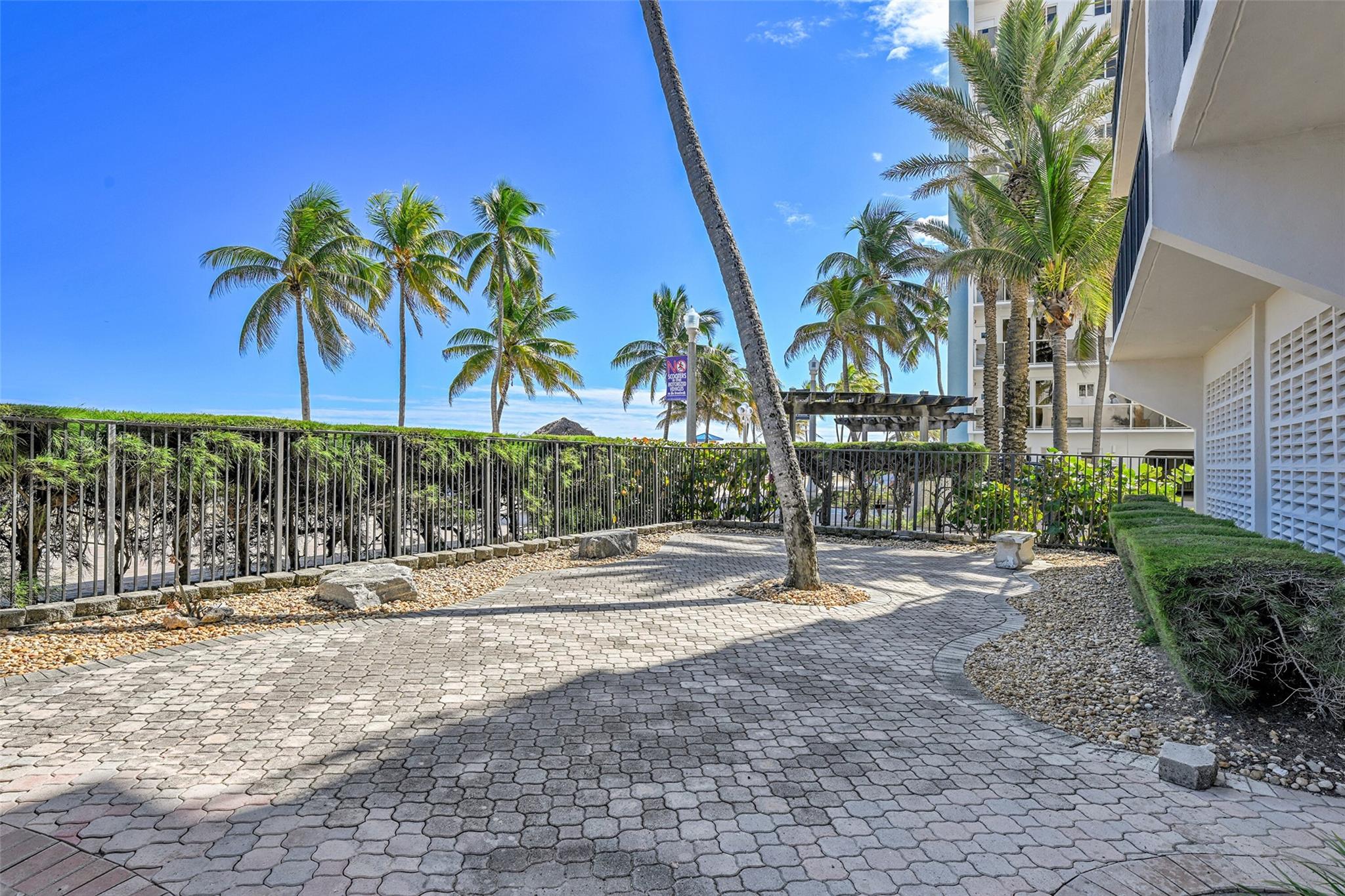 HOLLYWOOD OCEANFRONT - Residential