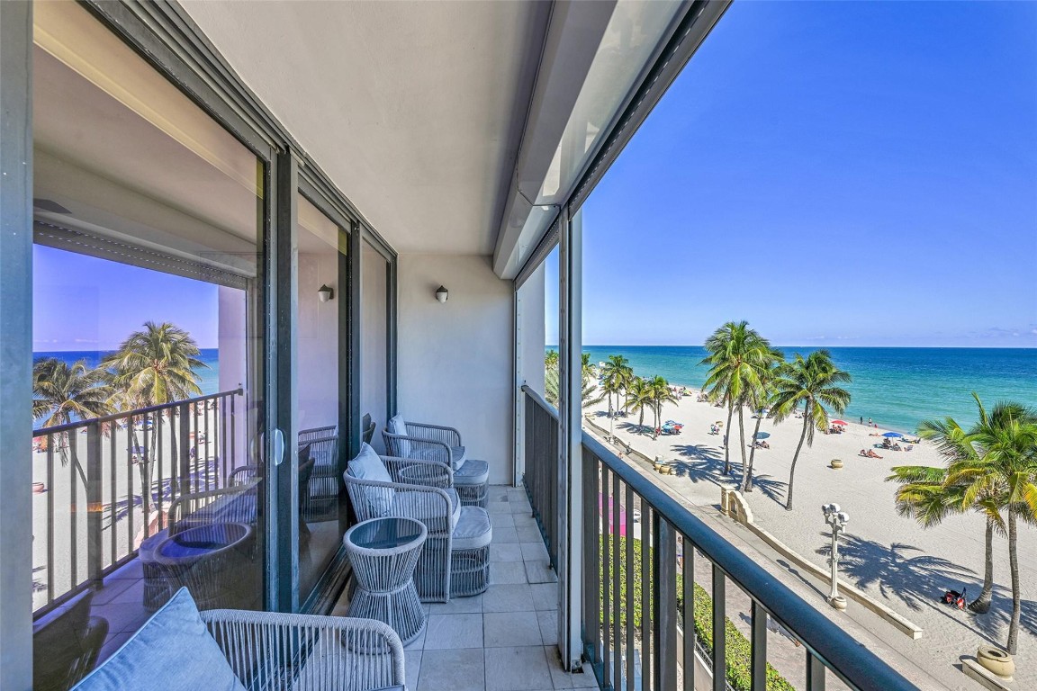 HOLLYWOOD OCEANFRONT - Residential