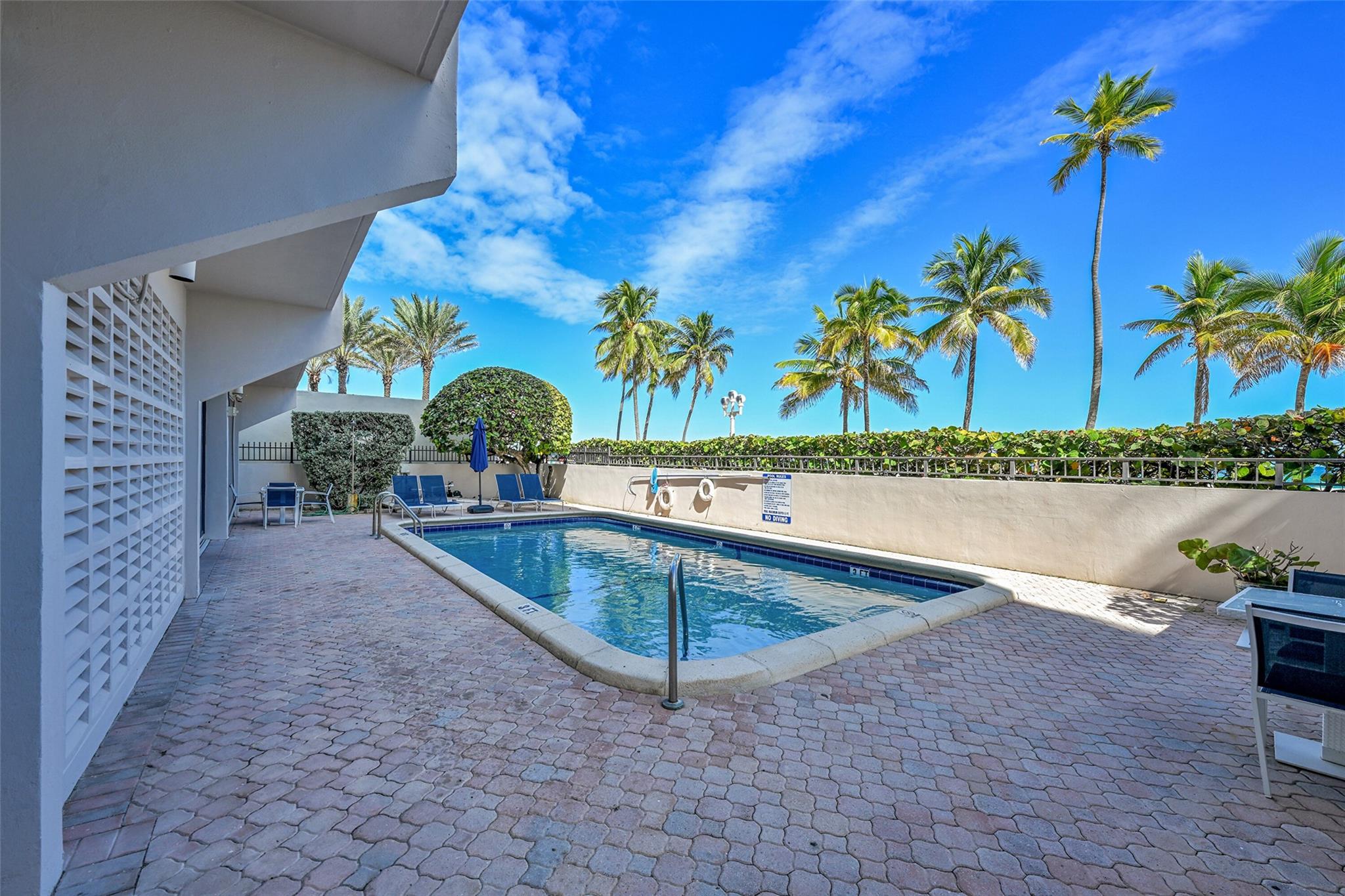 HOLLYWOOD OCEANFRONT - Residential