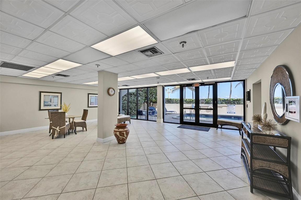 HOLLYWOOD OCEANFRONT - Residential