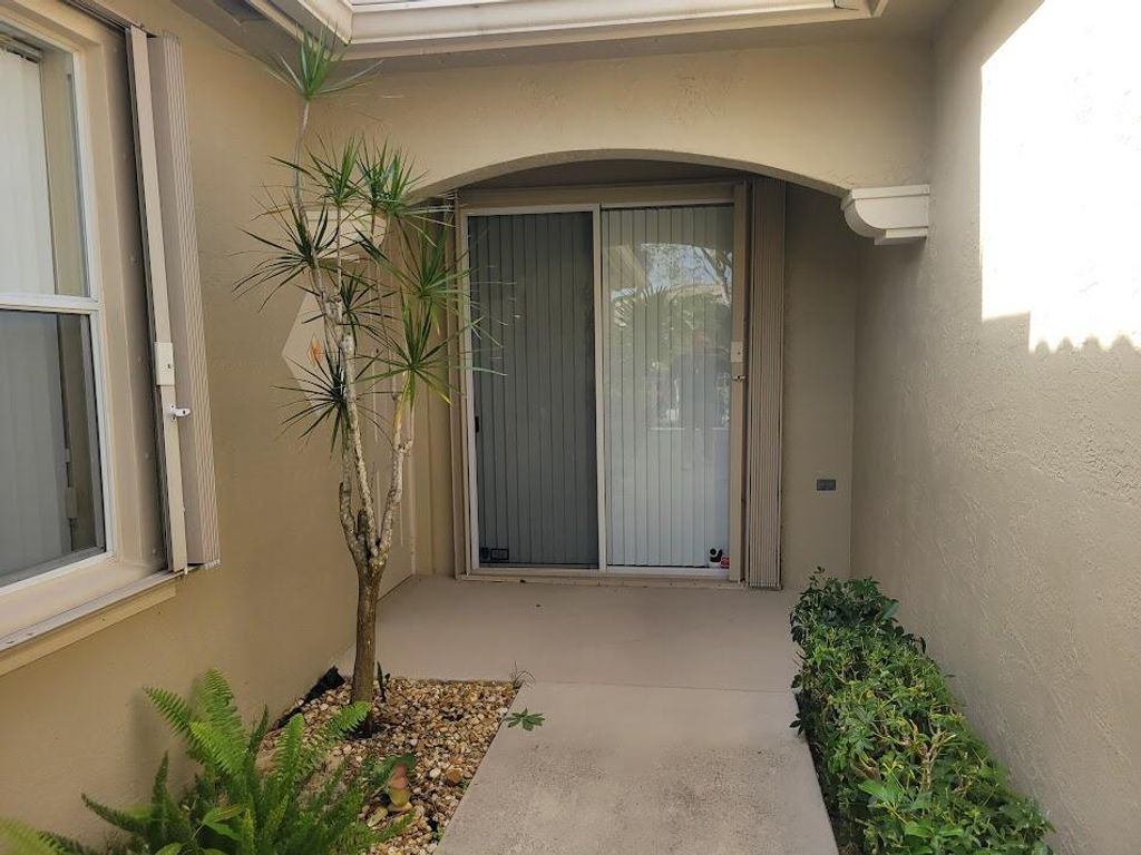 Photo of 8622 Lineyard Cay, West Palm Beach, FL 33411 (MLS # R10977662)