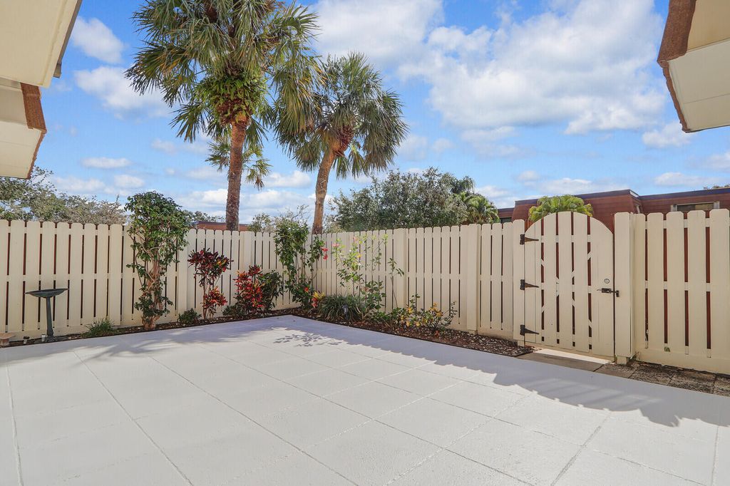Photo of 2603 26th Court, Jupiter, FL 33477 (MLS # R10984408)
