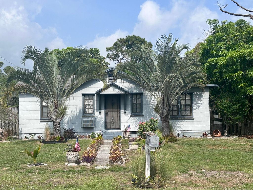 Photo of 3815 Gulfstream Road, Palm Springs, FL 33461 (MLS # R10988913)