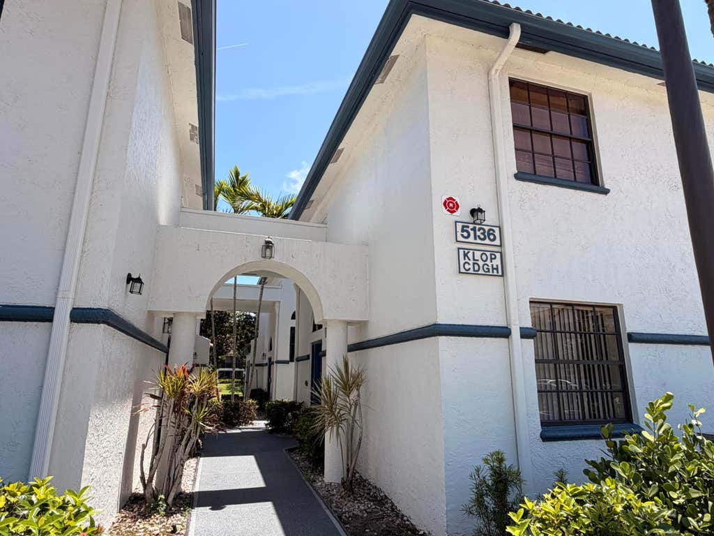 Photo of 5136 FLORIA Drive #G, Boynton Beach, FL 33437 (MLS # B26054166)