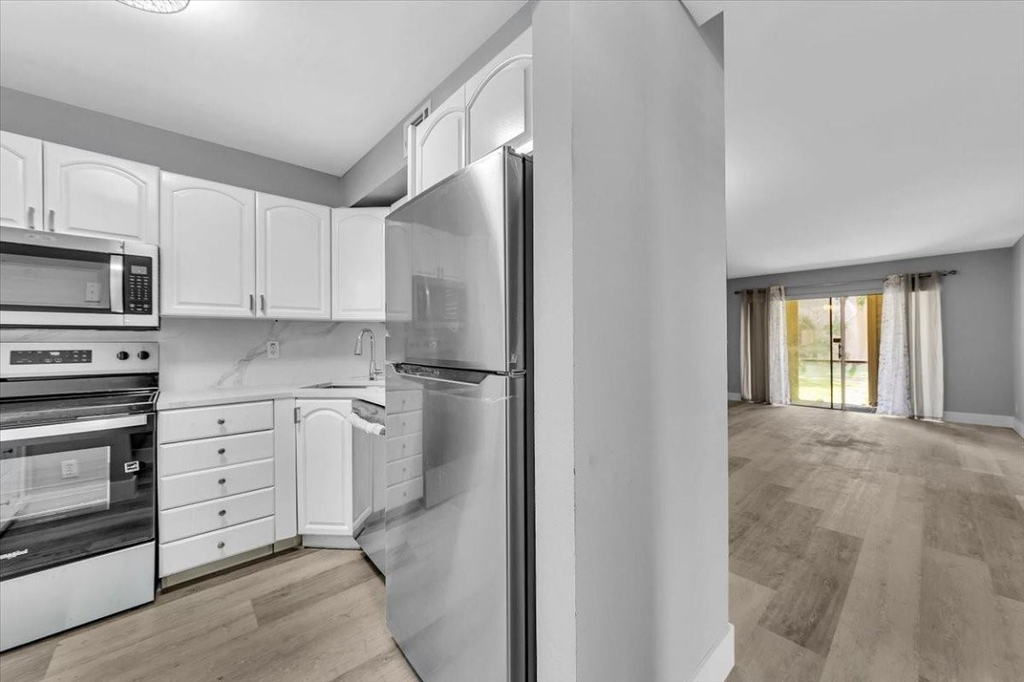 8380 Lagos De Campo Boulevard 110