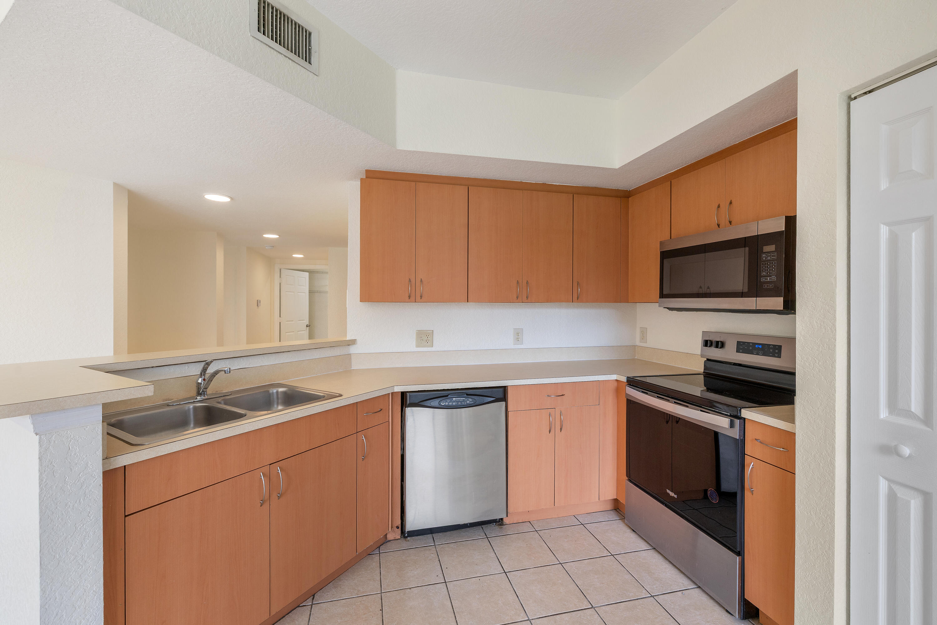BELMONT AT NORTH LAUDERDALE - Residential Lease