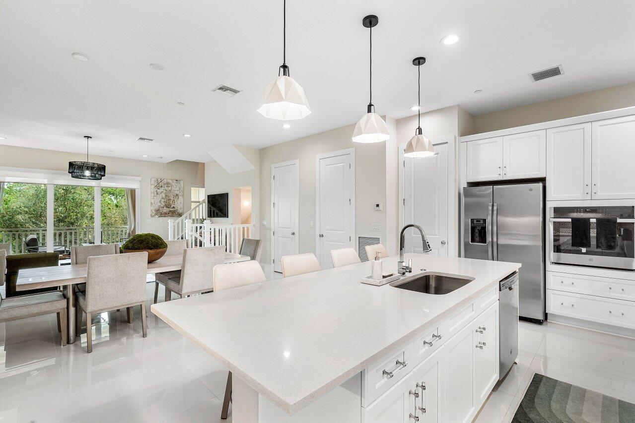 ALTON - Residential Lease