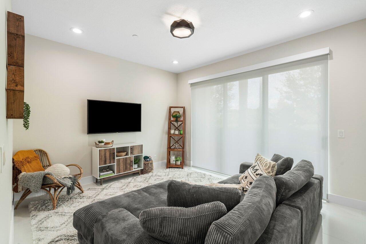 ALTON - Residential Lease