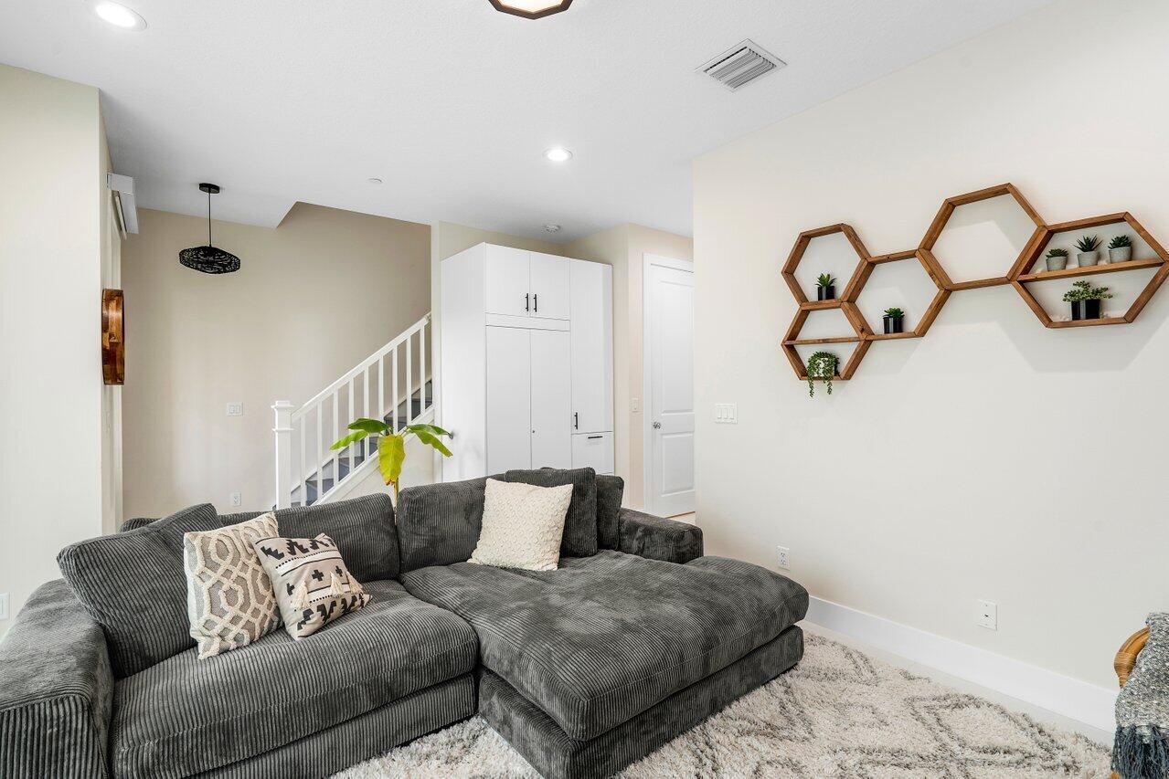 ALTON - Residential Lease