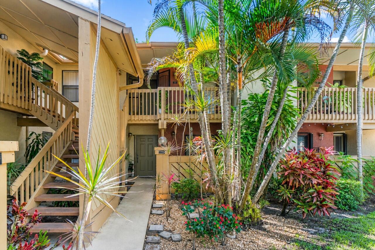 SHEFFIELD WOODS AT WELLINGTON CONDO - Residential Lease