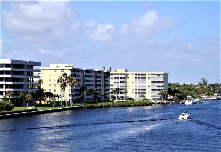 An amazing community and an amazing condo. This adorable 2/2 has a view of the boats and marina. Harbourside is a gem!  The location is so close to shopping, restaurants and the beach. Short walk or bike ride to everything.  The community offers pickleball, tennis, heated pool, boat slips and more. All ages, come and enjoy the south Florida lifestyle!