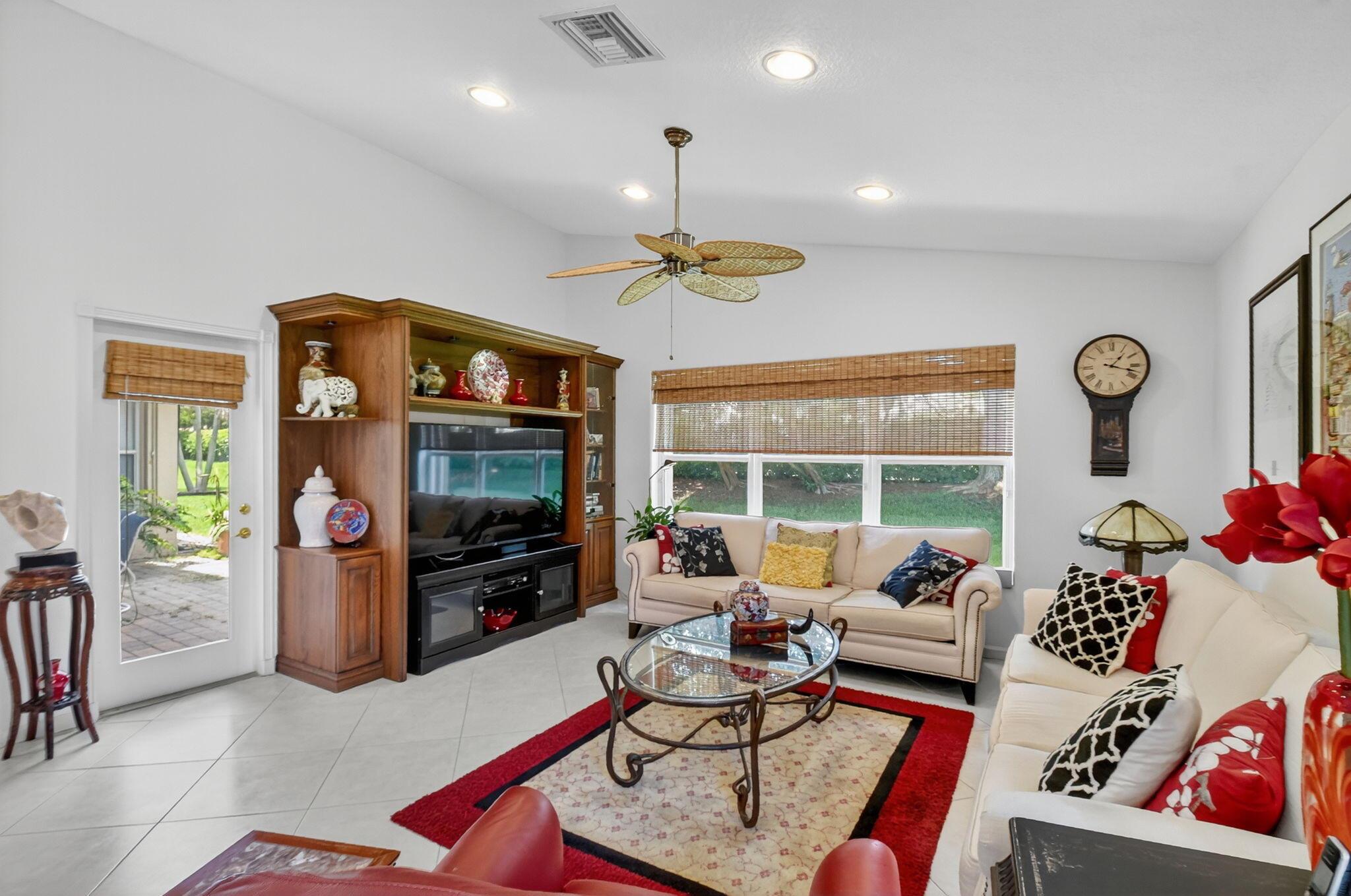 VALENCIA FALLS - Residential