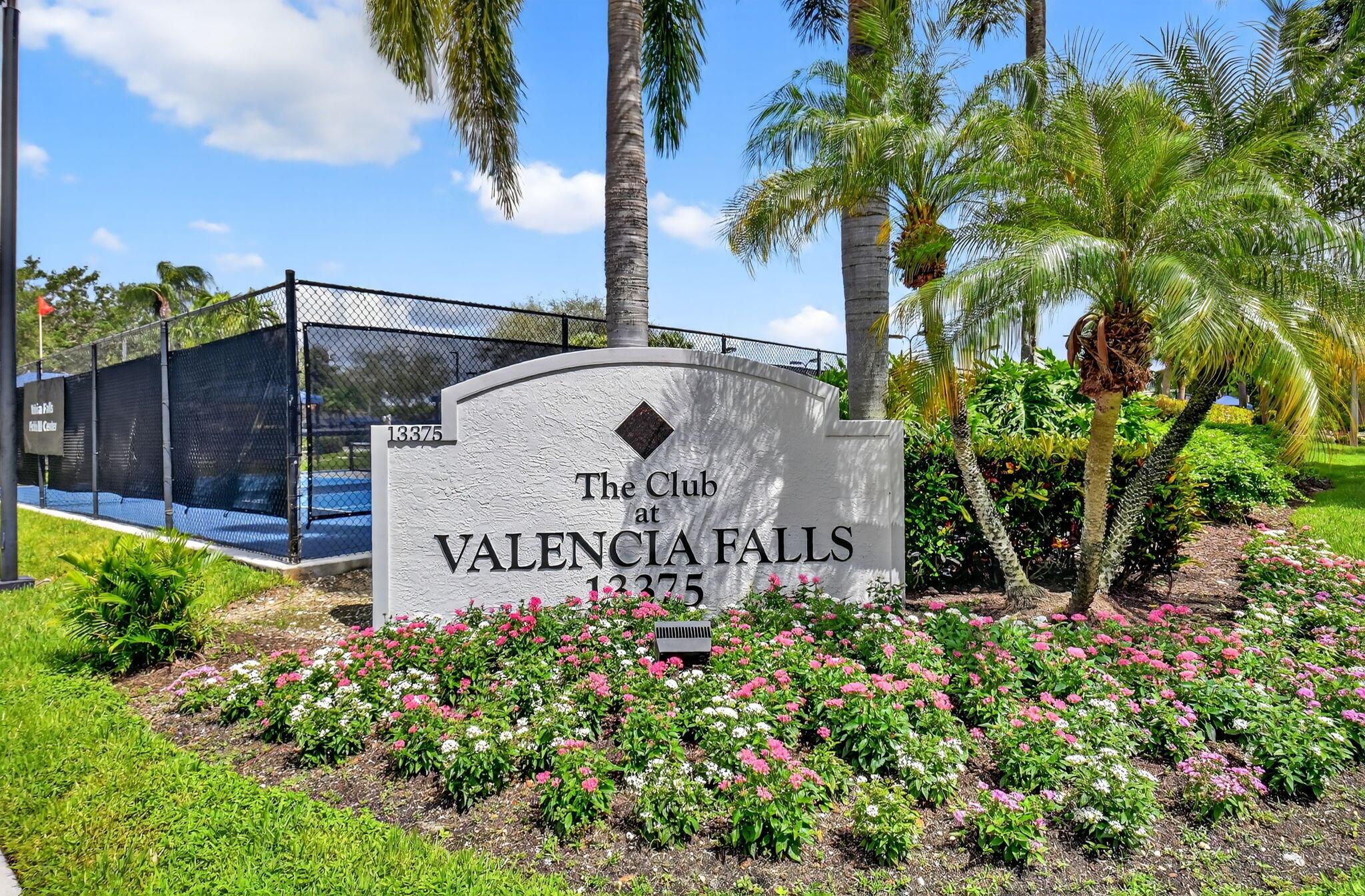 VALENCIA FALLS - Residential
