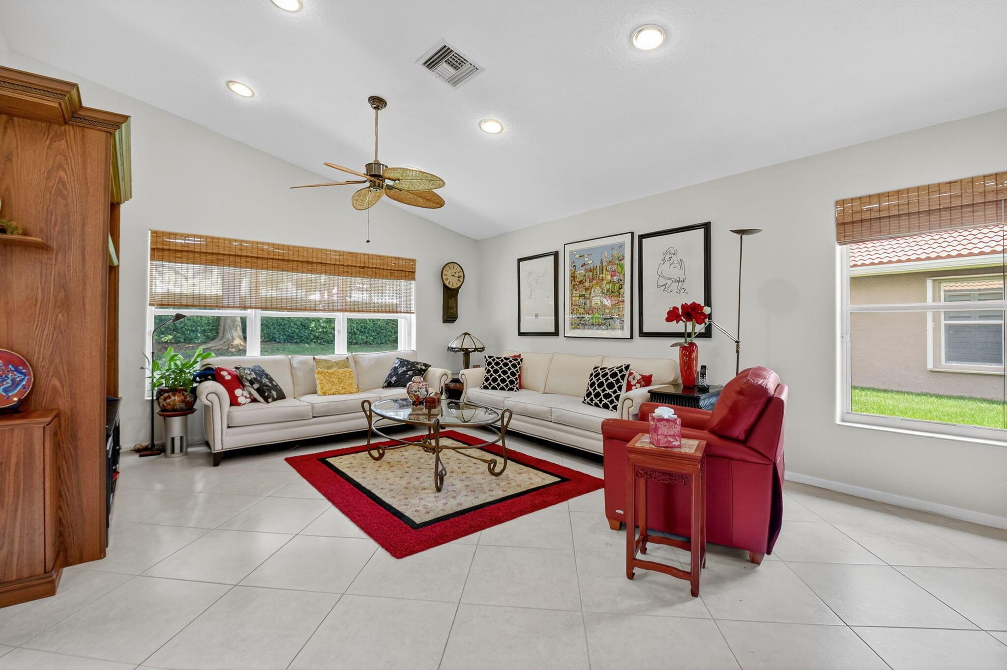 VALENCIA FALLS - Residential