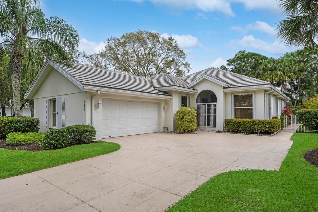 Photo of 7507 SE Fiddlewood Lane, Hobe Sound, FL 33455 (MLS # R10954134)