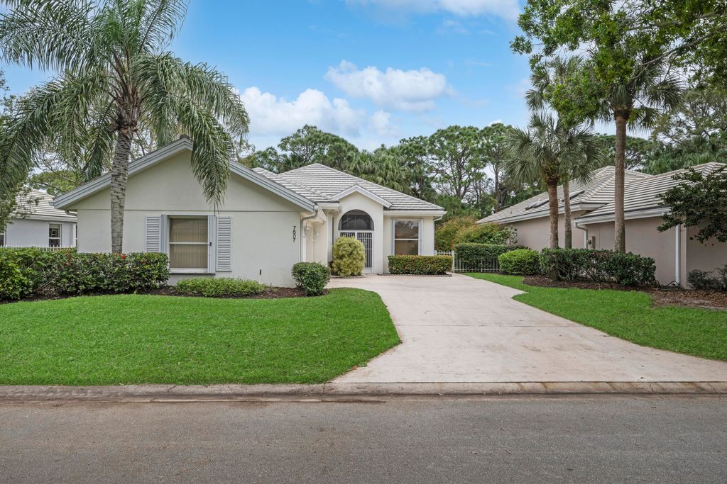 Photo of 7507 SE Fiddlewood Lane, Hobe Sound, FL 33455 (MLS # R10954134)