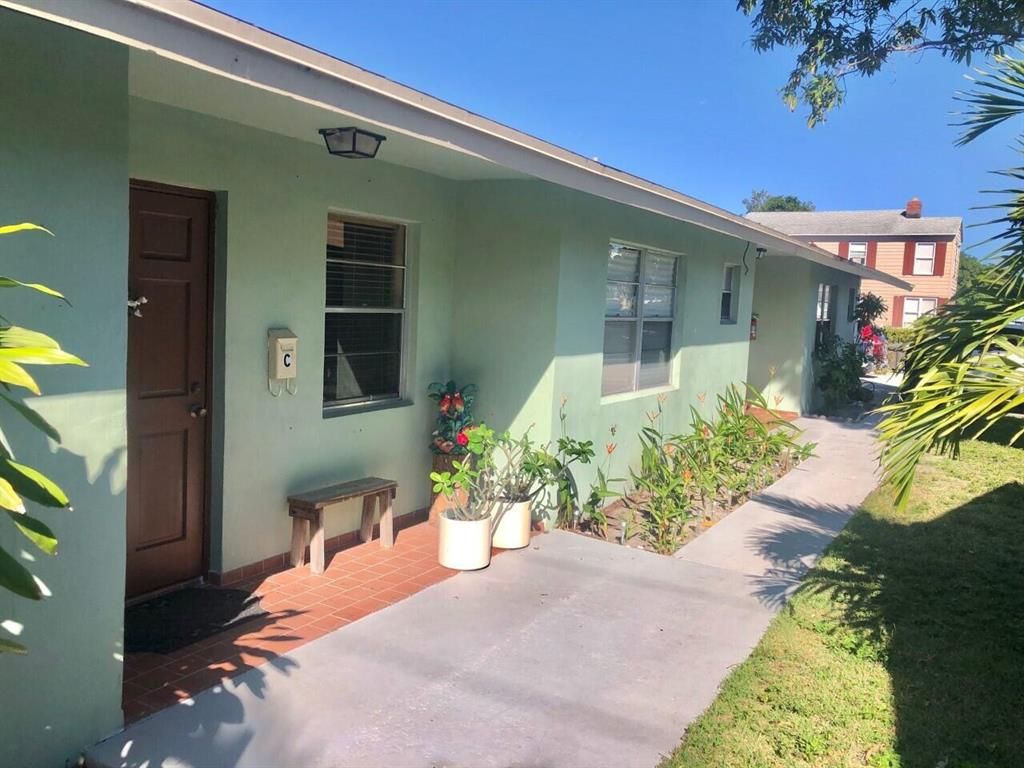 Photo of 418 Conniston B Road, West Palm Beach, FL 33405 (MLS # R10754536)