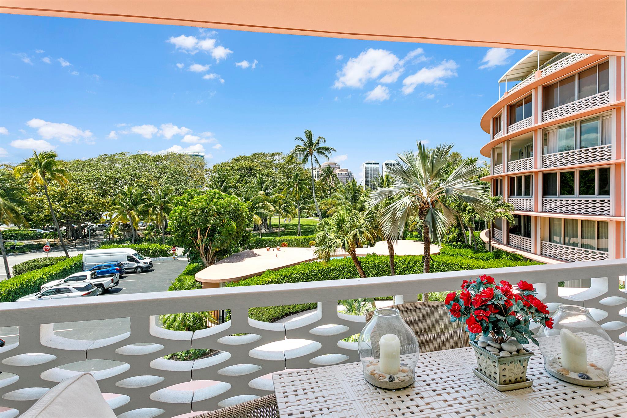 SOUTHLAKE COND DECL IN - Residential