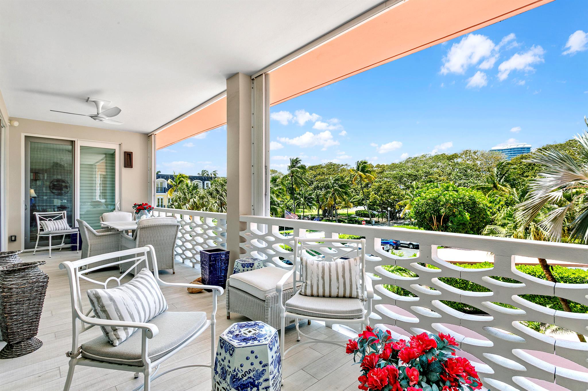 SOUTHLAKE COND DECL IN - Residential