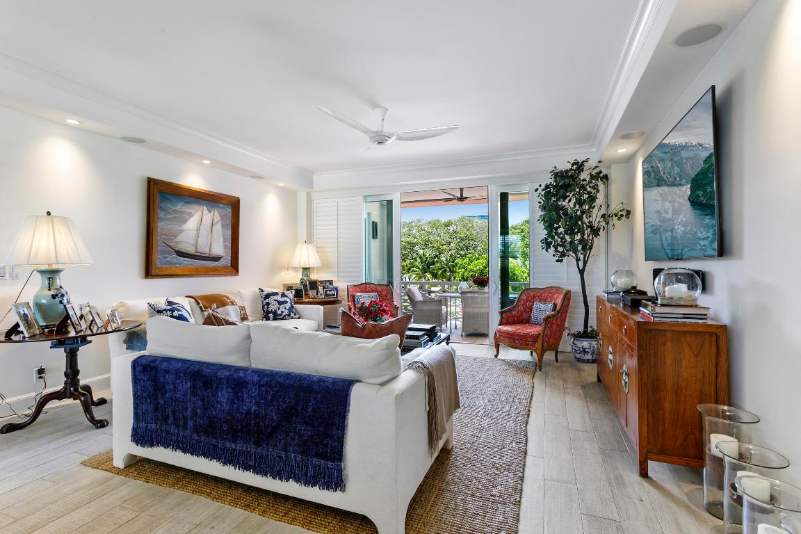 SOUTHLAKE COND DECL IN - Residential