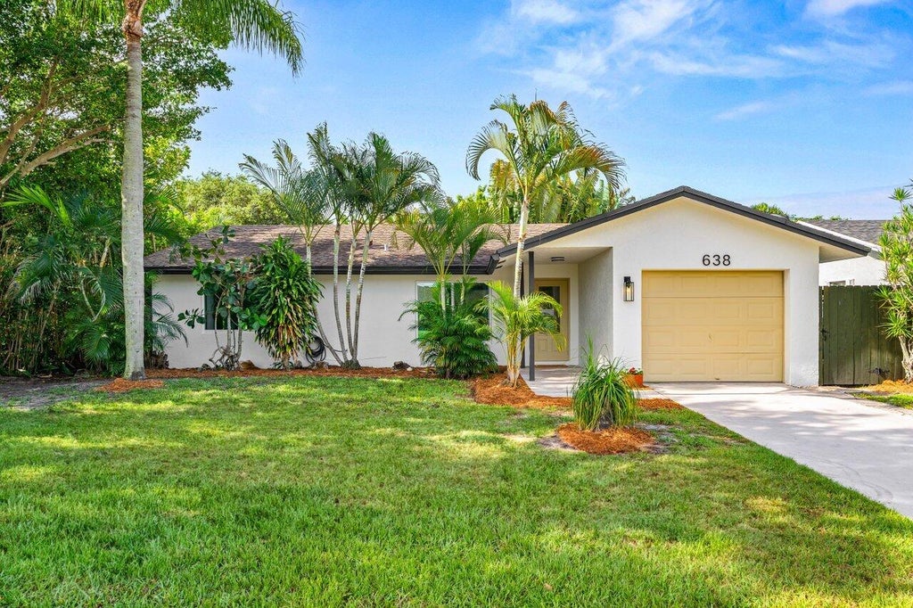 Photo of 638 SW 4th Avenue, Boynton Beach, FL 33426 (MLS # B26065964)
