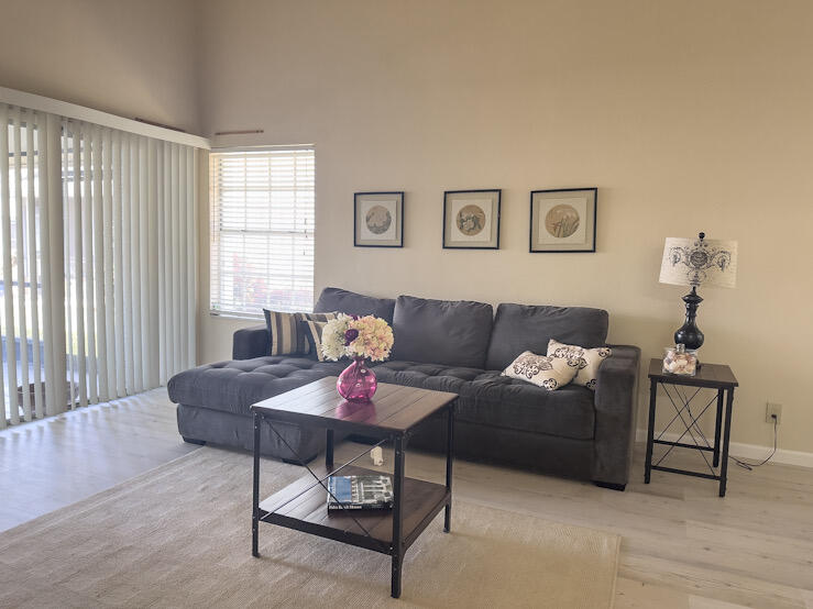 ISLAND CLUB - Residential