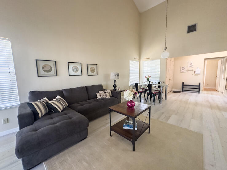 ISLAND CLUB - Residential