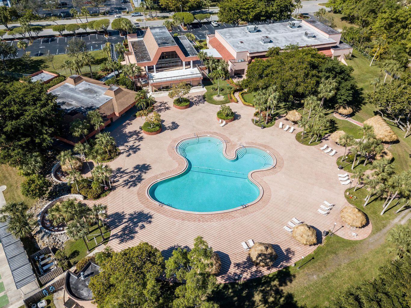 GOLFSIDE CONDO - Residential