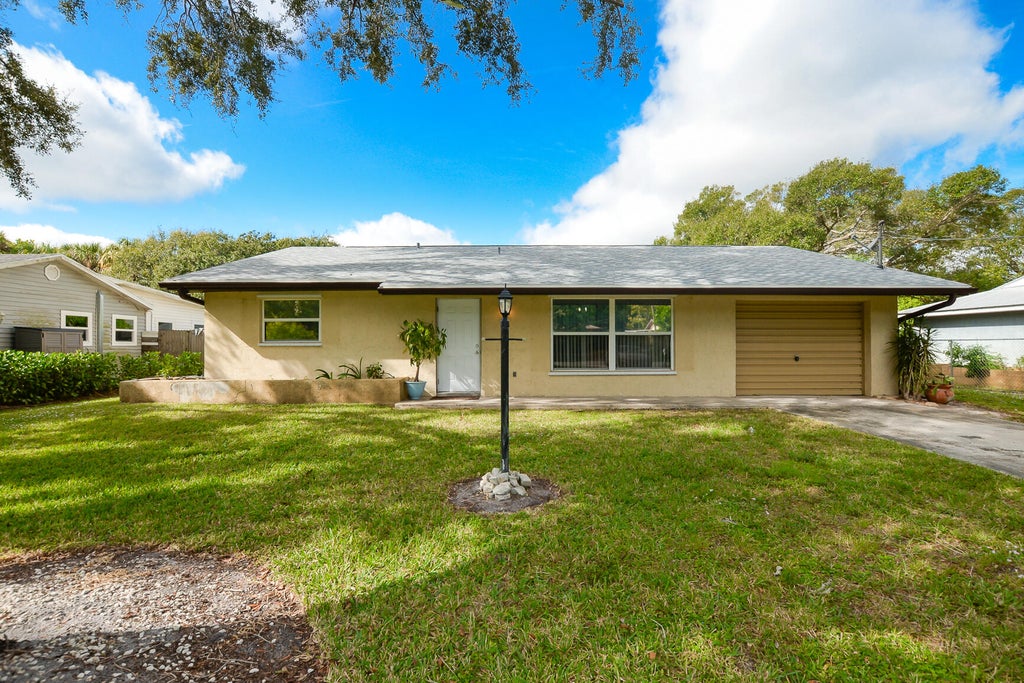 Photo of 5409 Sunset Boulevard, Fort Pierce, FL 34982 (MLS # R11145308)