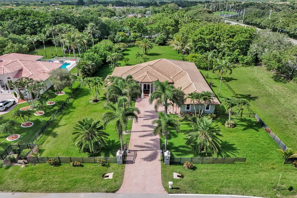 Photo of 12360 NW 18th Street, Plantation, FL 33323 (MLS # B26040528)