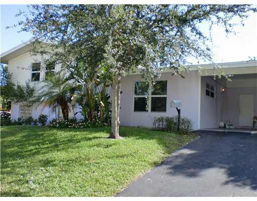 FANTASTIC 3BR/2BA SPLIT LEVEL HOME ON CORNER LOT WITH LARGE FENCED IN YARD IN QUIET STREET IN HIGHLY DESIRABLE EAST BOCA NEIGHBORHOOD..NEW KITCHEN. SPACIOUS BACKYARD. CLOSE TO MAJOR HIGHWAYS, SHOPPING, DINING, A RATED SCHOOLS AND BEACHES.