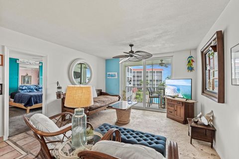 Condominium in North Palm Beach FL 100 Paradise Harbour Boulevard Blvd 21.jpg