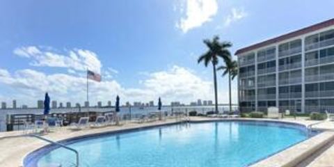 Condominium in North Palm Beach FL 100 Paradise Harbour Boulevard Blvd 37.jpg