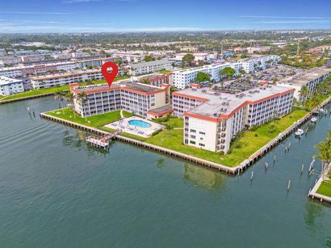 Condominium in North Palm Beach FL 100 Paradise Harbour Boulevard Blvd 2.jpg