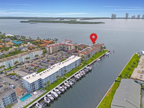 Condominium in North Palm Beach FL 100 Paradise Harbour Boulevard Blvd 4.jpg