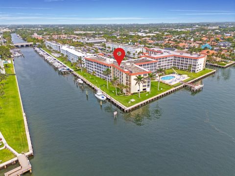 Condominium in North Palm Beach FL 100 Paradise Harbour Boulevard Blvd.jpg