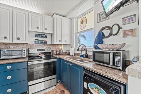 Condominium in North Palm Beach FL 100 Paradise Harbour Boulevard Blvd 14.jpg