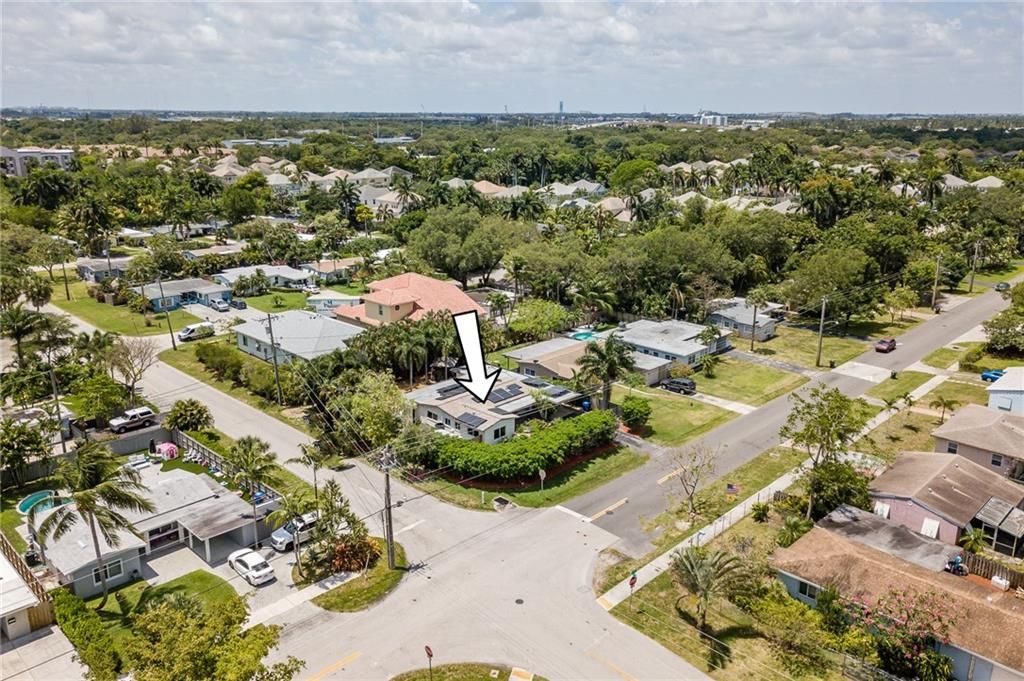 Photo of 1200 SW 20th St, Fort Lauderdale, FL 33315 (MLS # F10283387)